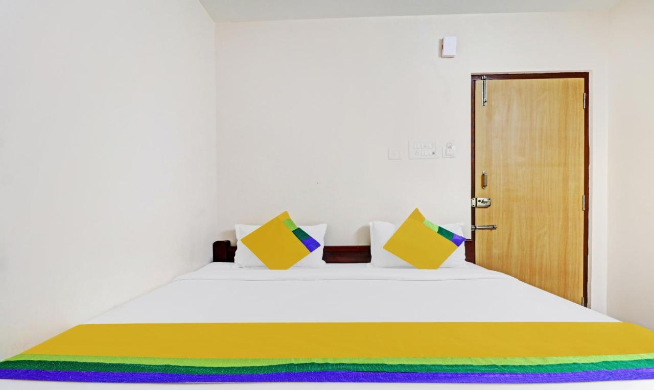 Itsy By Treebo - Vardhan Stay Inn ตีรูปาติ ภายนอก รูปภาพ