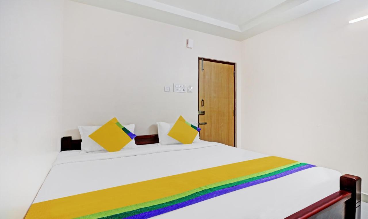 Itsy By Treebo - Vardhan Stay Inn ตีรูปาติ ภายนอก รูปภาพ