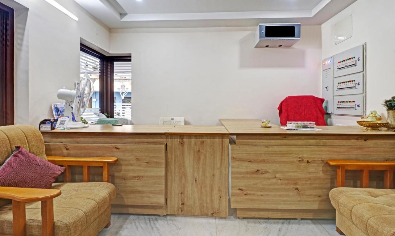 Itsy By Treebo - Vardhan Stay Inn ตีรูปาติ ภายนอก รูปภาพ