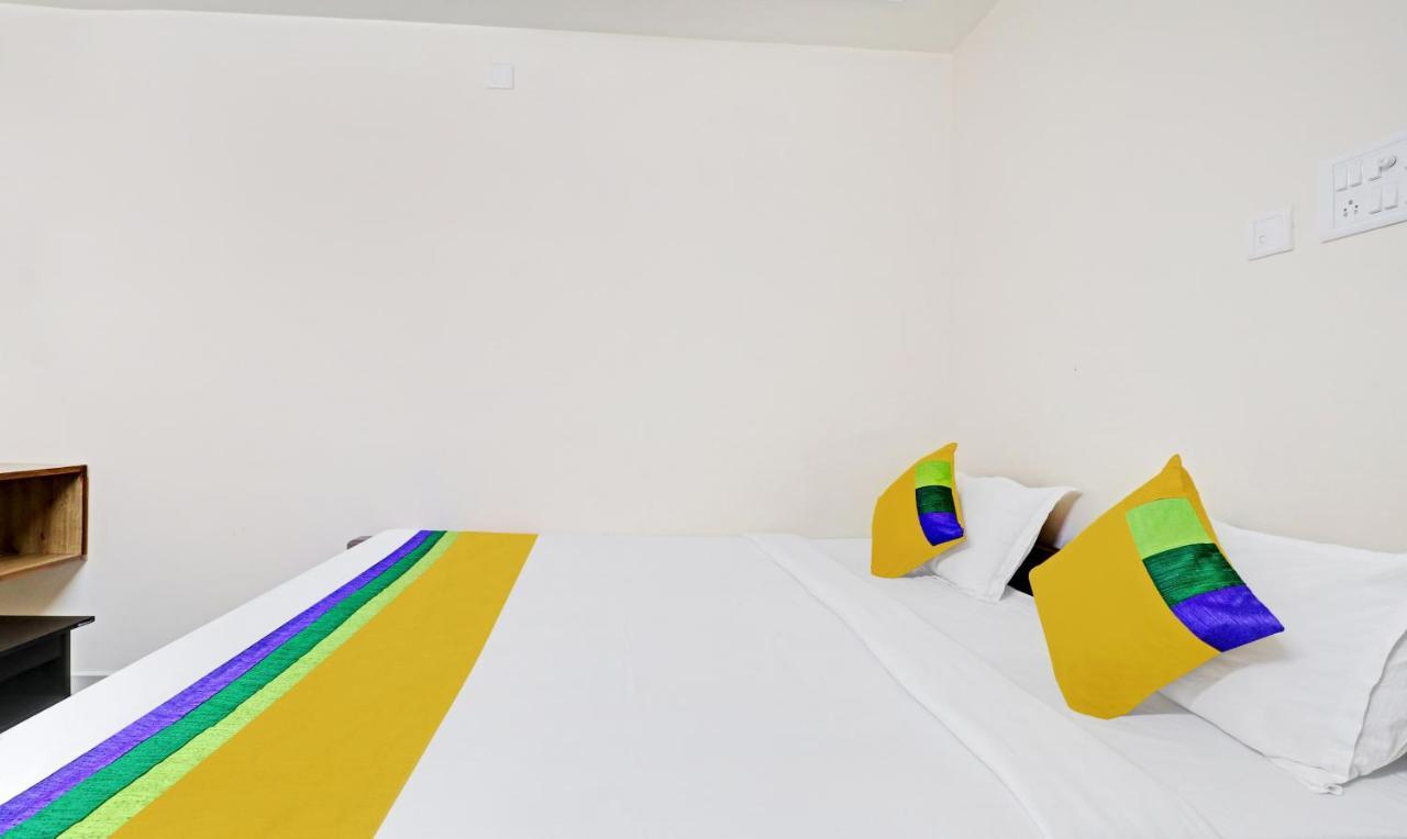 Itsy By Treebo - Vardhan Stay Inn ตีรูปาติ ภายนอก รูปภาพ