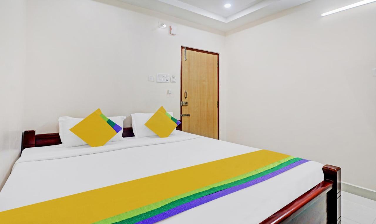 Itsy By Treebo - Vardhan Stay Inn ตีรูปาติ ภายนอก รูปภาพ