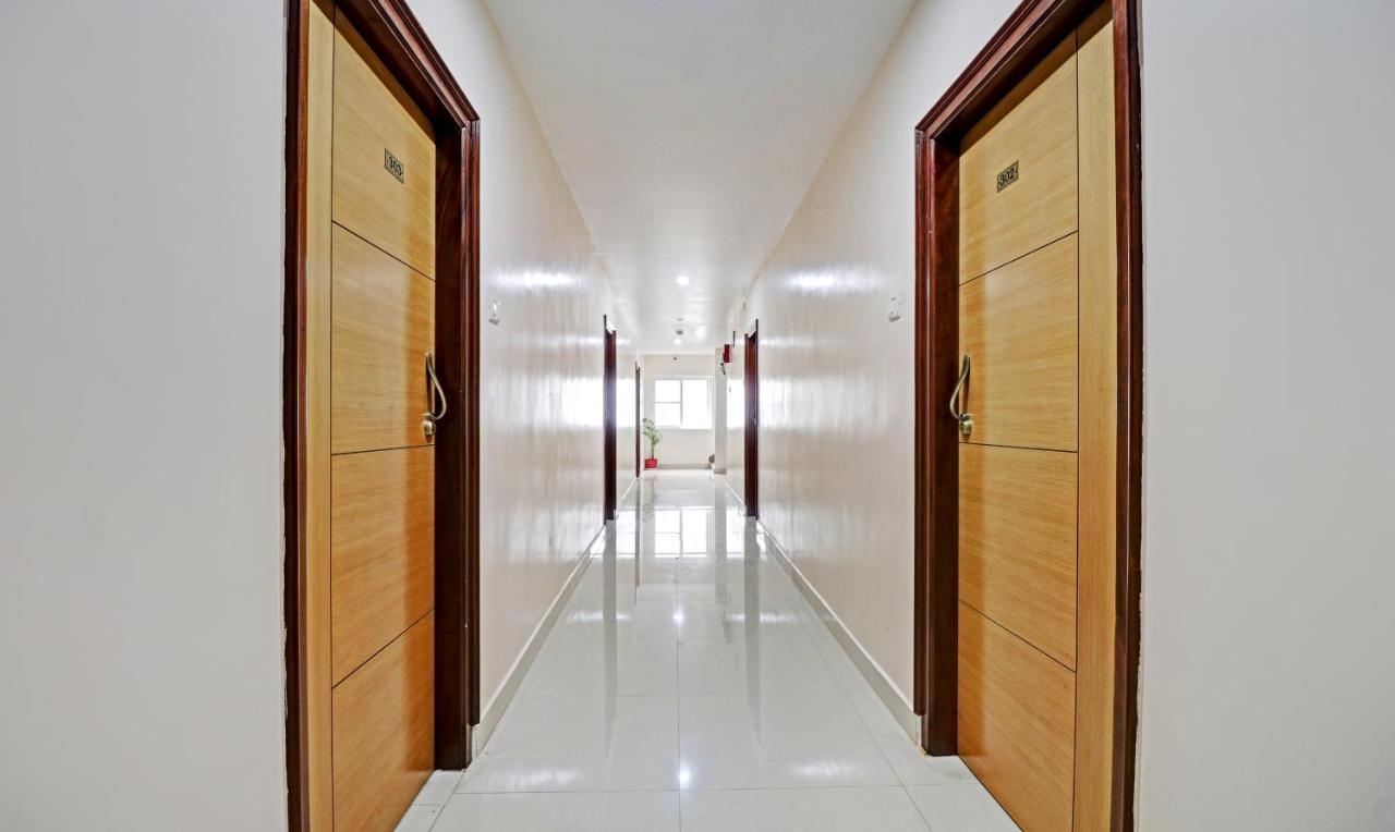 Itsy By Treebo - Vardhan Stay Inn ตีรูปาติ ภายนอก รูปภาพ