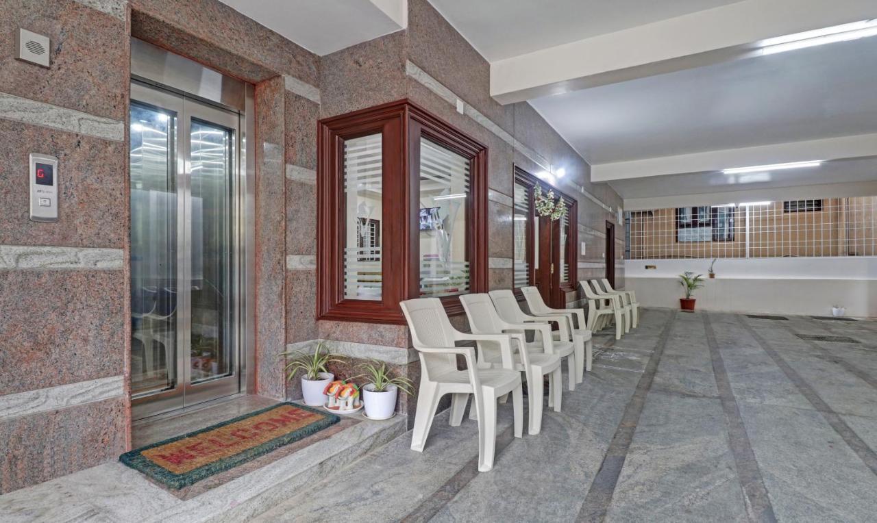 Itsy By Treebo - Vardhan Stay Inn ตีรูปาติ ภายนอก รูปภาพ