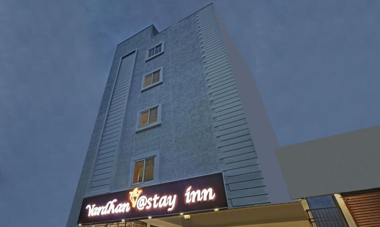 Itsy By Treebo - Vardhan Stay Inn ตีรูปาติ ภายนอก รูปภาพ