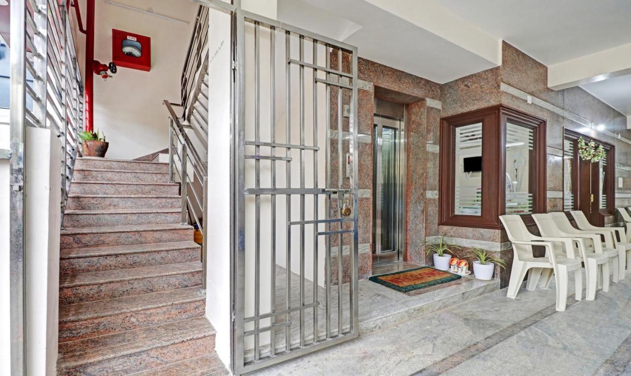 Itsy By Treebo - Vardhan Stay Inn ตีรูปาติ ภายนอก รูปภาพ